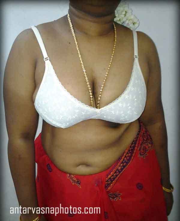 https://www.antarvasnaphotos2.com/wp-content/uploads/2019/09/Champa-aunty-in-a-bra.jpg