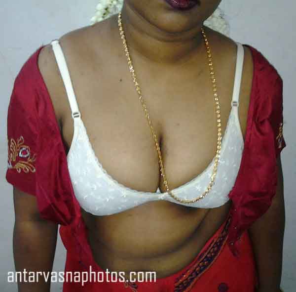 https://www.antarvasnaphotos2.com/wp-content/uploads/2019/09/Champa-aunty-ke-boobs.jpg