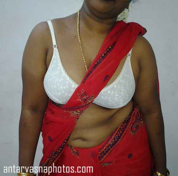 https://www.antarvasnaphotos2.com/wp-content/uploads/2019/09/Saree-wali-horny-aunty.jpg