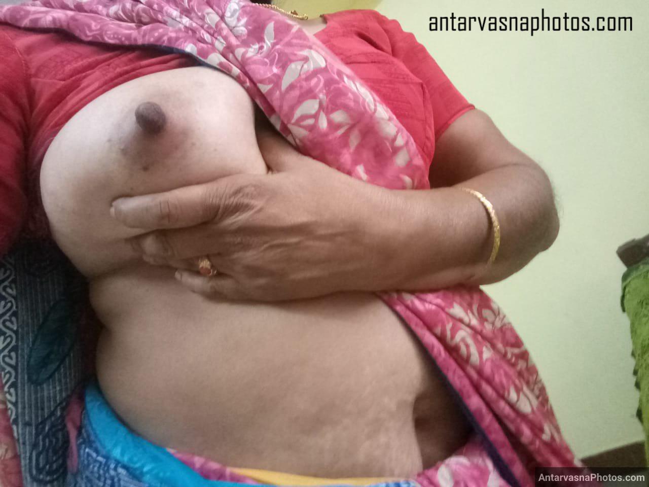 https://www.antarvasnaphotos2.com/wp-content/uploads/2019/10/Desi-mom-ki-chuchiyan.jpg