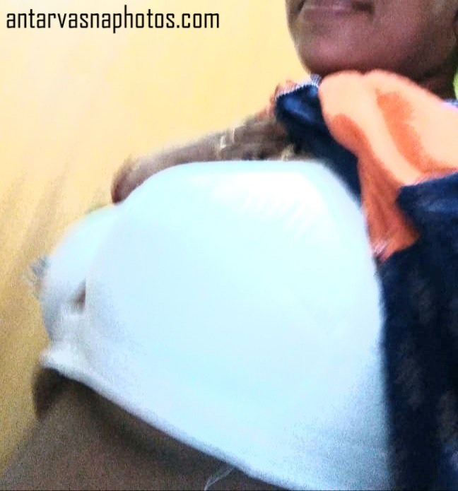 https://www.antarvasnaphotos2.com/wp-content/uploads/2019/11/Bhabhi-showing-bra.jpg