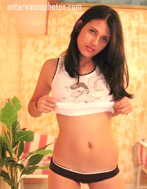 https://www.antarvasnaphotos2.com/wp-content/uploads/2019/12/Horny-Indian-girl.jpg