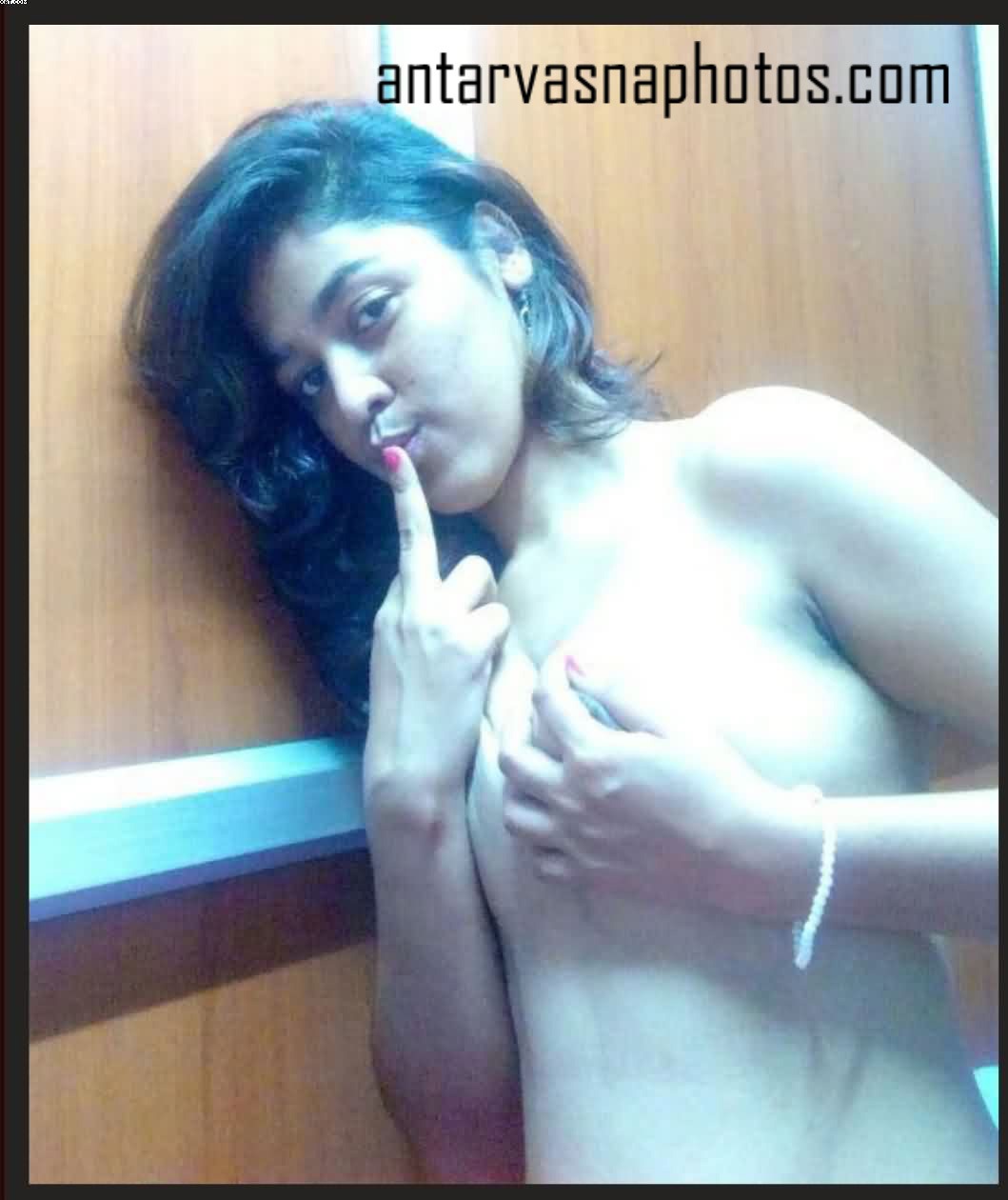 https://www.antarvasnaphotos2.com/wp-content/uploads/2019/12/Nitu-ke-boobs-pic.jpg