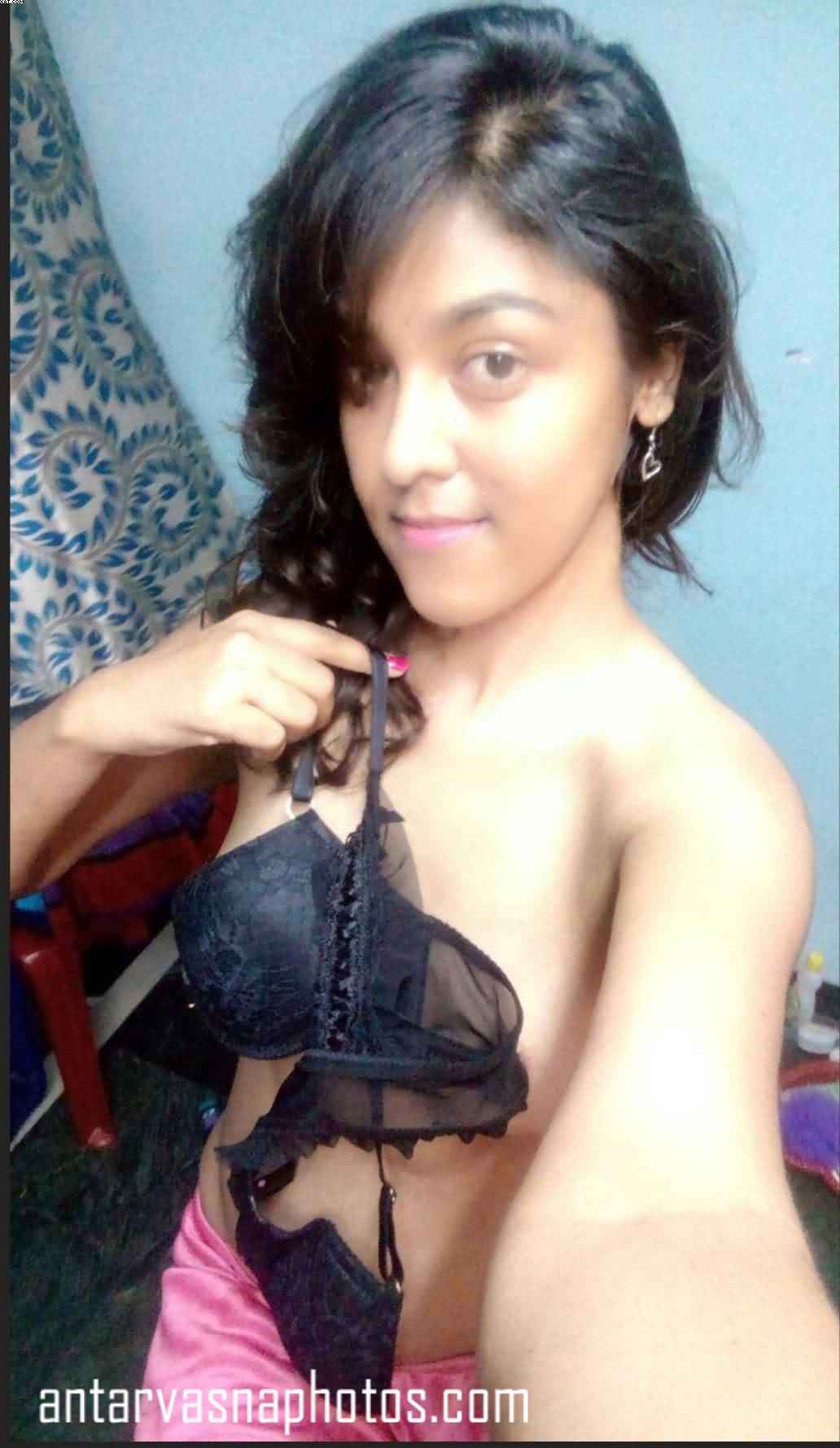 https://www.antarvasnaphotos2.com/wp-content/uploads/2019/12/Nitu-removing-bra.jpg