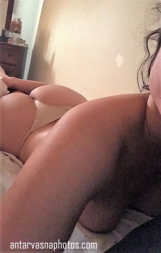 https://www.antarvasnaphotos2.com/wp-content/uploads/2019/12/Pakistani-nude-selfie.jpg