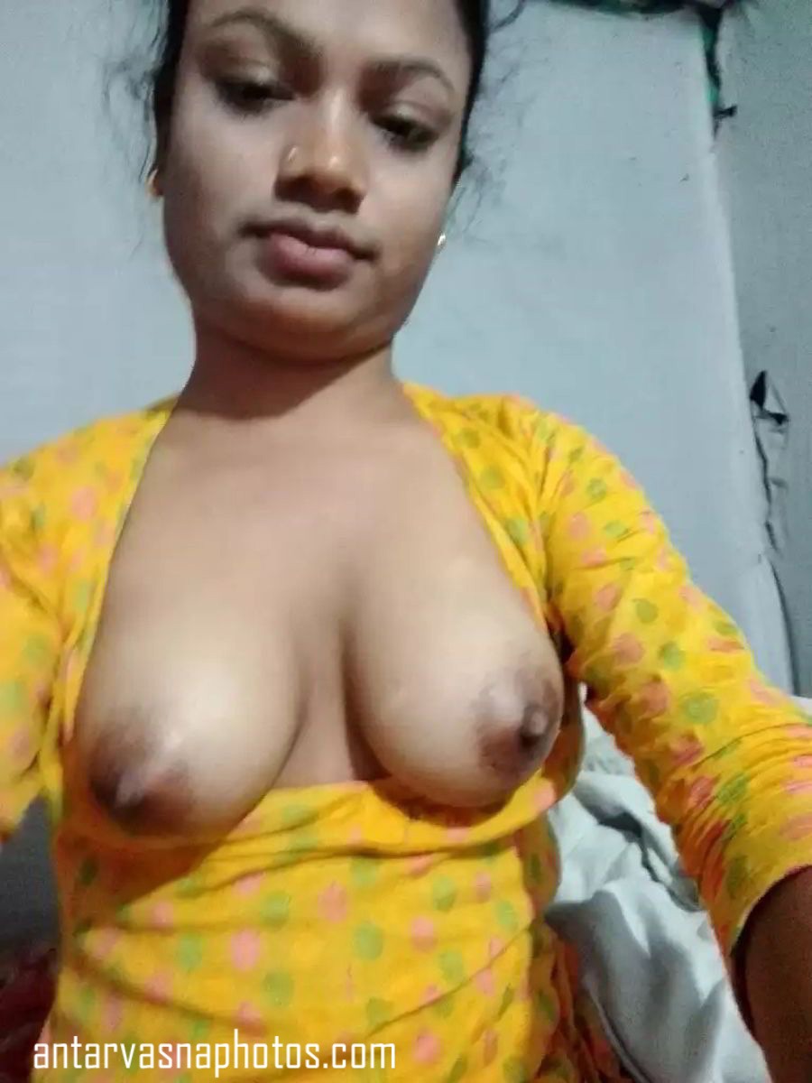 https://www.antarvasnaphotos2.com/wp-content/uploads/2019/12/Poonam-ki-tight-chuchiyan.jpg