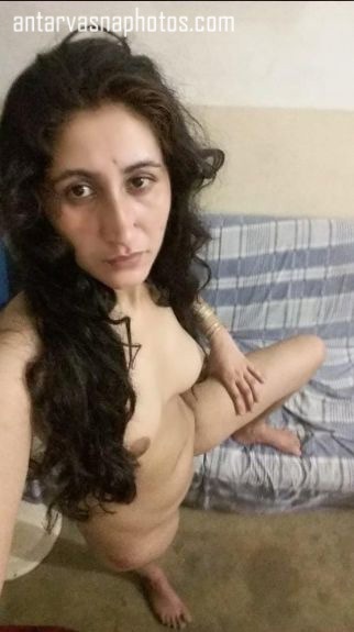 https://www.antarvasnaphotos2.com/wp-content/uploads/2019/12/XXX-nude-selfie.jpg