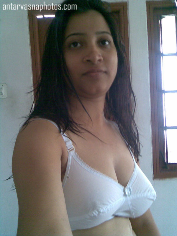 https://www.antarvasnaphotos2.com/wp-content/uploads/2020/01/Chunni-in-white-bra.jpg