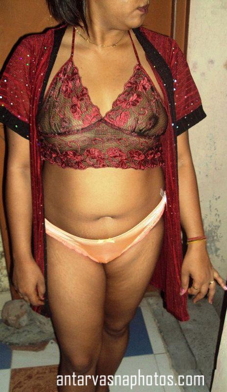 https://www.antarvasnaphotos2.com/wp-content/uploads/2020/01/Hot-Indian-wife.jpg