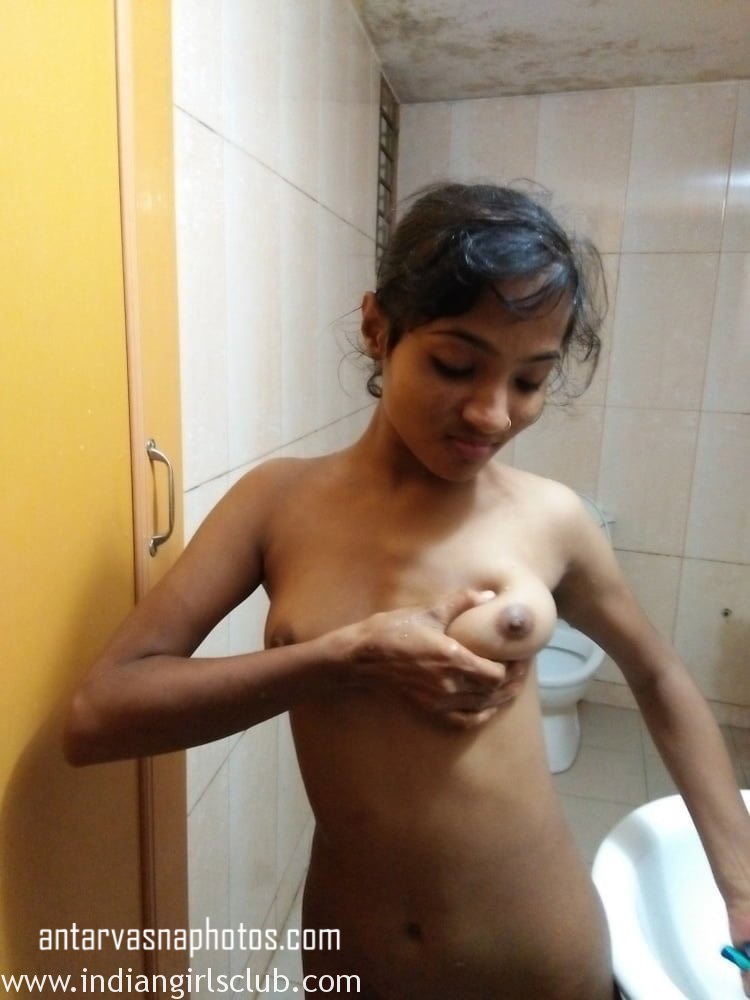 https://www.antarvasnaphotos2.com/wp-content/uploads/2020/01/Khusbu-pressing-her-boobs.jpg