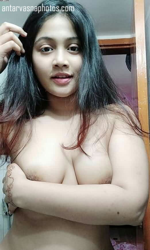 https://www.antarvasnaphotos2.com/wp-content/uploads/2020/01/Naked-Pakistani-selfie-pics.jpg