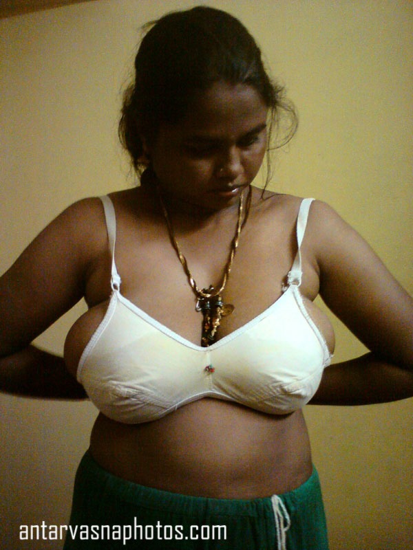 https://www.antarvasnaphotos2.com/wp-content/uploads/2020/02/Desi-aunty-removing-bra.jpg