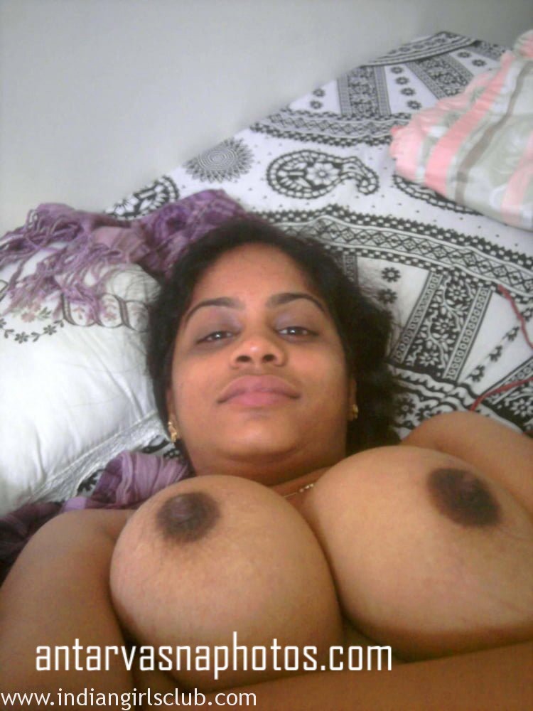 https://www.antarvasnaphotos2.com/wp-content/uploads/2020/02/Desi-bhabhi-ke-huge-boobs-pics.jpg