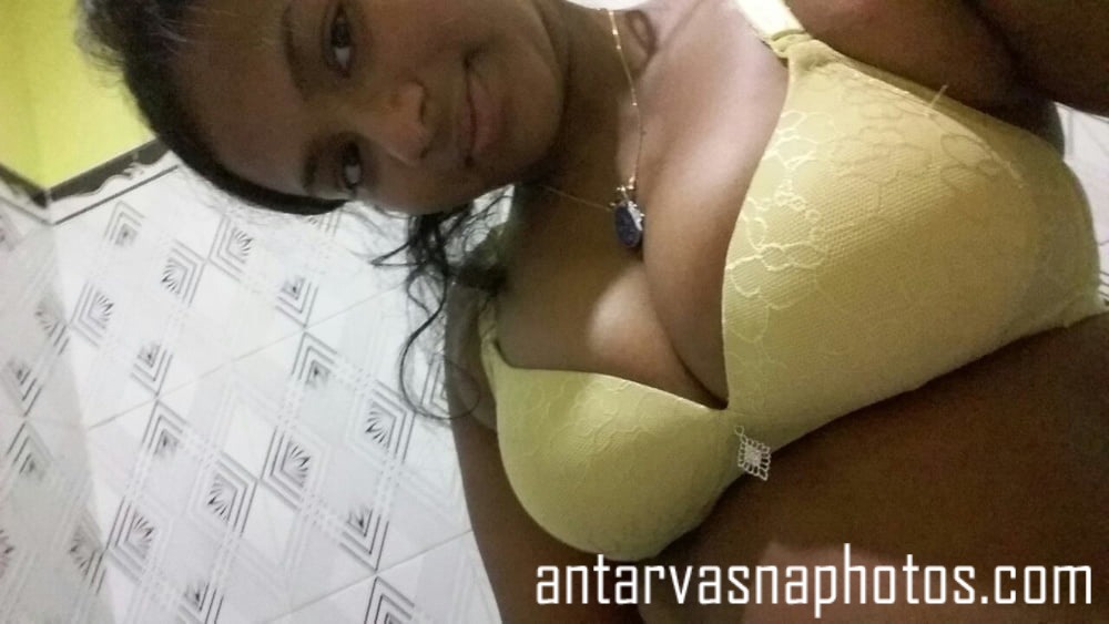 https://www.antarvasnaphotos2.com/wp-content/uploads/2020/02/Desi-girl-ke-cleavage.jpg