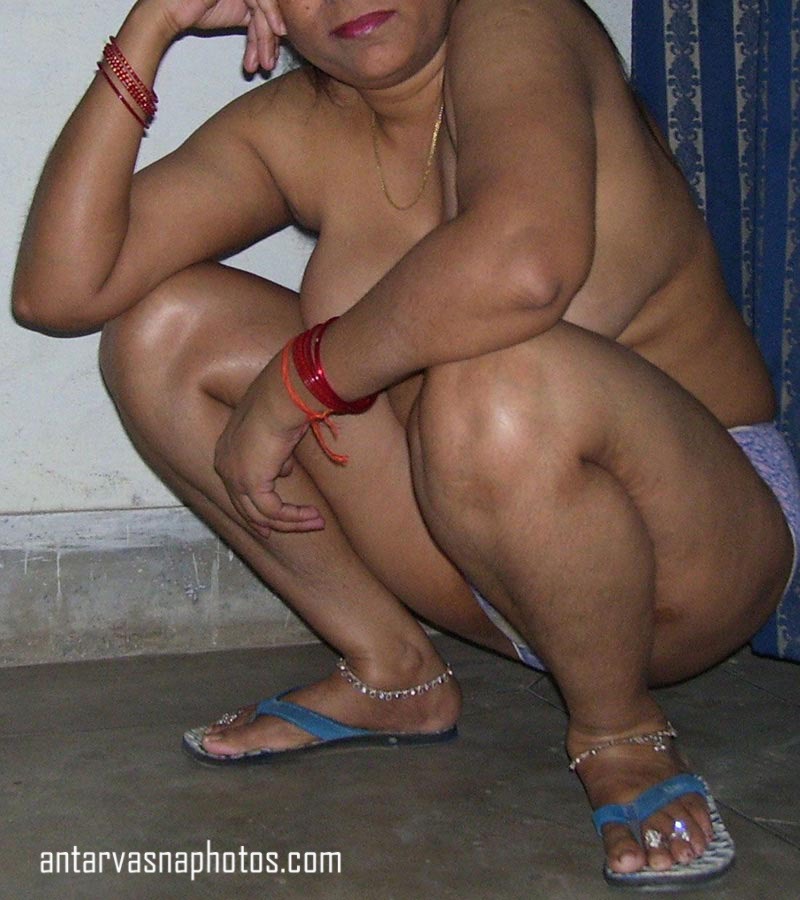 https://www.antarvasnaphotos2.com/wp-content/uploads/2020/02/Indian-nude-aunt-image.jpg