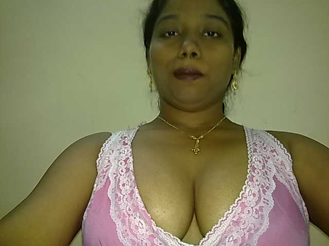 https://www.antarvasnaphotos2.com/wp-content/uploads/2020/02/Mallu-cleavage.jpg