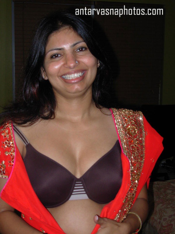 https://www.antarvasnaphotos2.com/wp-content/uploads/2020/02/Simran-bhabhi-in-bra.jpg