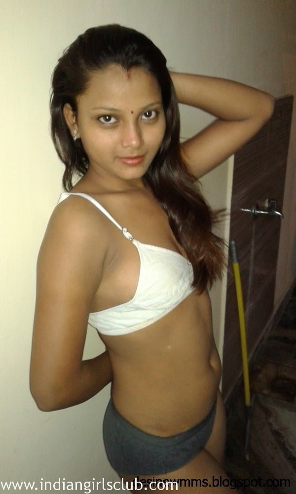 https://www.antarvasnaphotos2.com/wp-content/uploads/2020/03/Bra-wali-bhabhi.jpg