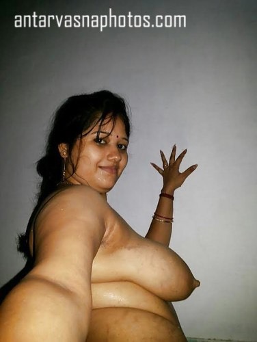 https://www.antarvasnaphotos2.com/wp-content/uploads/2020/03/Indian-horny-wife-ki-big-boobs-desi-pics.jpg