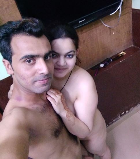 https://www.antarvasnaphotos2.com/wp-content/uploads/2020/03/Nude-pics-desi-couple-ki.jpg