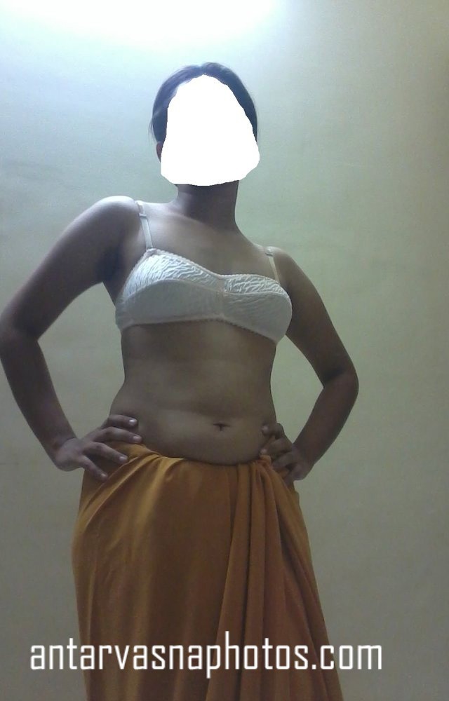 https://www.antarvasnaphotos2.com/wp-content/uploads/2020/03/Sandhya-bhabhi-bra-mein.jpg