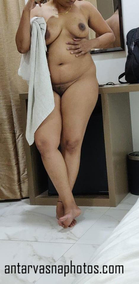 https://www.antarvasnaphotos2.com/wp-content/uploads/2020/04/Champa-aunty-ke-boobs.jpg