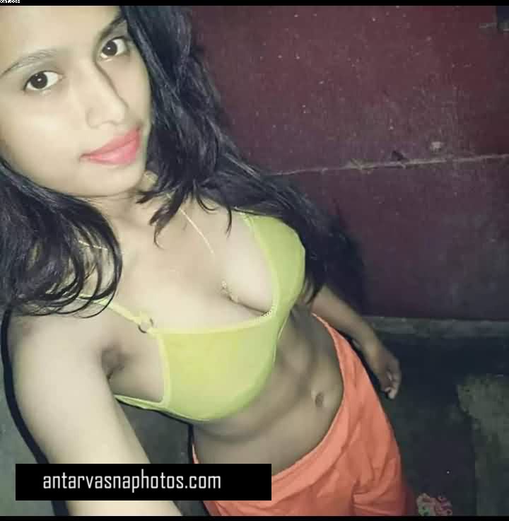 https://www.antarvasnaphotos2.com/wp-content/uploads/2020/04/Desi-girl-ki-bra-wali-selfie.jpg