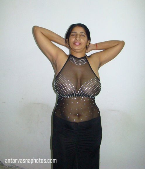 https://www.antarvasnaphotos2.com/wp-content/uploads/2020/04/Horny-Indian-bhabhi-ki-sexy-antarvasna-photos.jpg