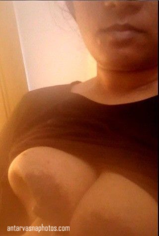 https://www.antarvasnaphotos2.com/wp-content/uploads/2020/04/Poonam-aunty-ke-nipples.jpg