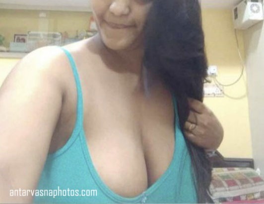 https://www.antarvasnaphotos2.com/wp-content/uploads/2020/04/Rangoli-bhabhi-ke-cleavage.jpg