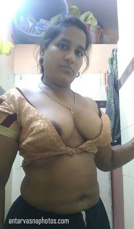 https://www.antarvasnaphotos2.com/wp-content/uploads/2020/05/Desi-bhabhi-Arpita-ki-chuchiyan.jpg