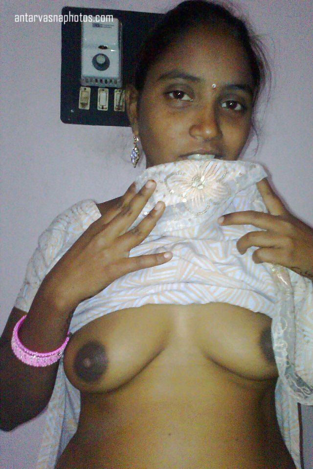 https://www.antarvasnaphotos2.com/wp-content/uploads/2020/05/Desi-girl-Sunita-ki-boobs.jpg