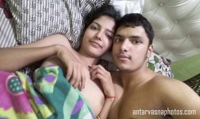 https://www.antarvasnaphotos2.com/wp-content/uploads/2020/05/Horny-Indian-couple-ki-leaked-mms-photos.jpg