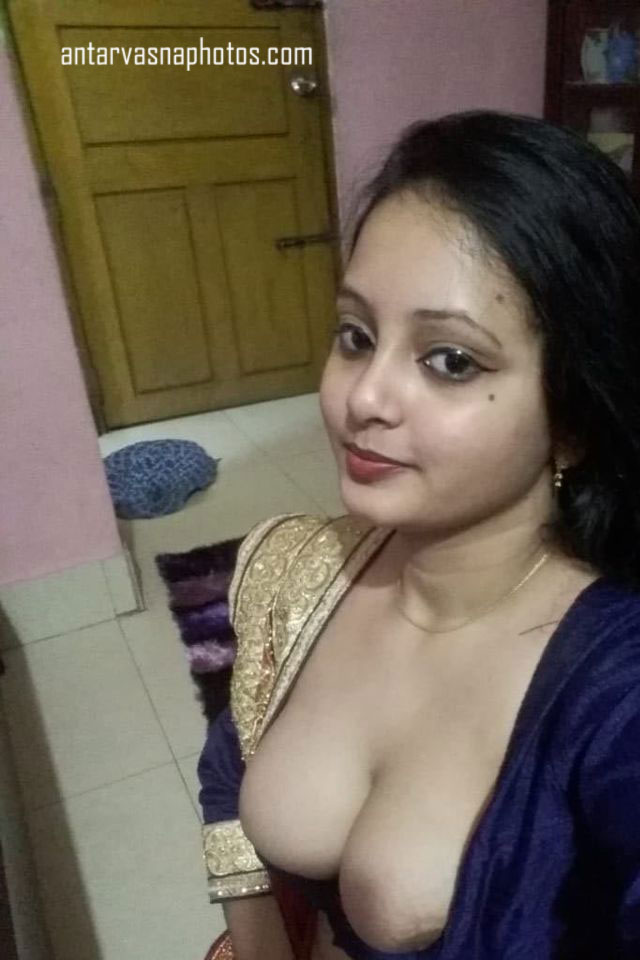 https://www.antarvasnaphotos2.com/wp-content/uploads/2020/05/Indu-bhabhi-ke-bade-mamme.jpg