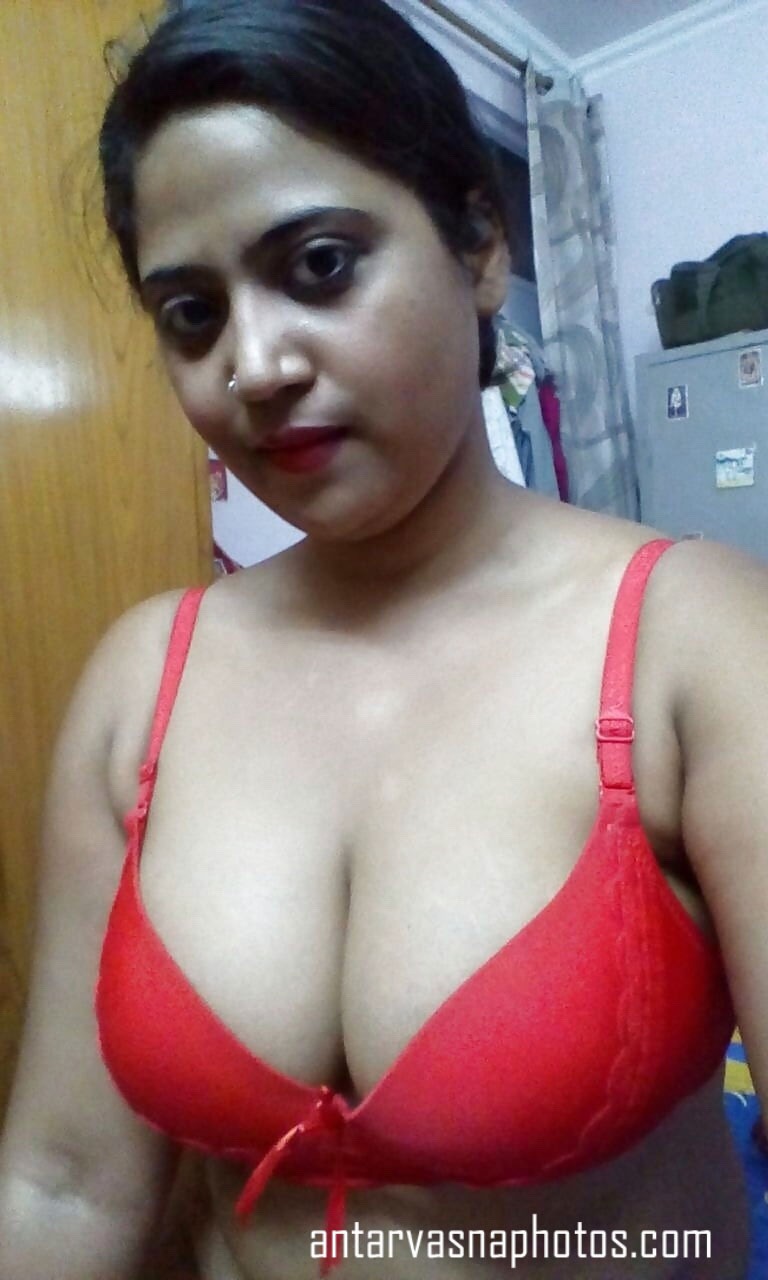 https://www.antarvasnaphotos2.com/wp-content/uploads/2020/05/Pratima-ke-desi-cleavage-pics.jpg