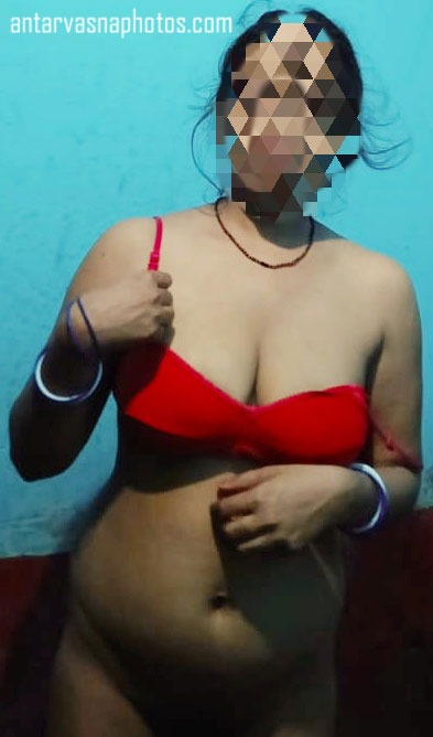 https://www.antarvasnaphotos2.com/wp-content/uploads/2020/05/Ragini-is-in-red-bra.jpg