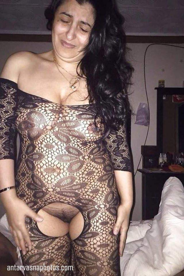 https://www.antarvasnaphotos2.com/wp-content/uploads/2020/05/aunty-ki-machalti-hot-choot.jpg