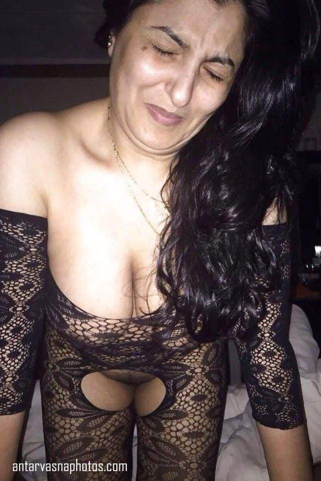 https://www.antarvasnaphotos2.com/wp-content/uploads/2020/05/hot-black-lace-dress-me-aunty.jpg