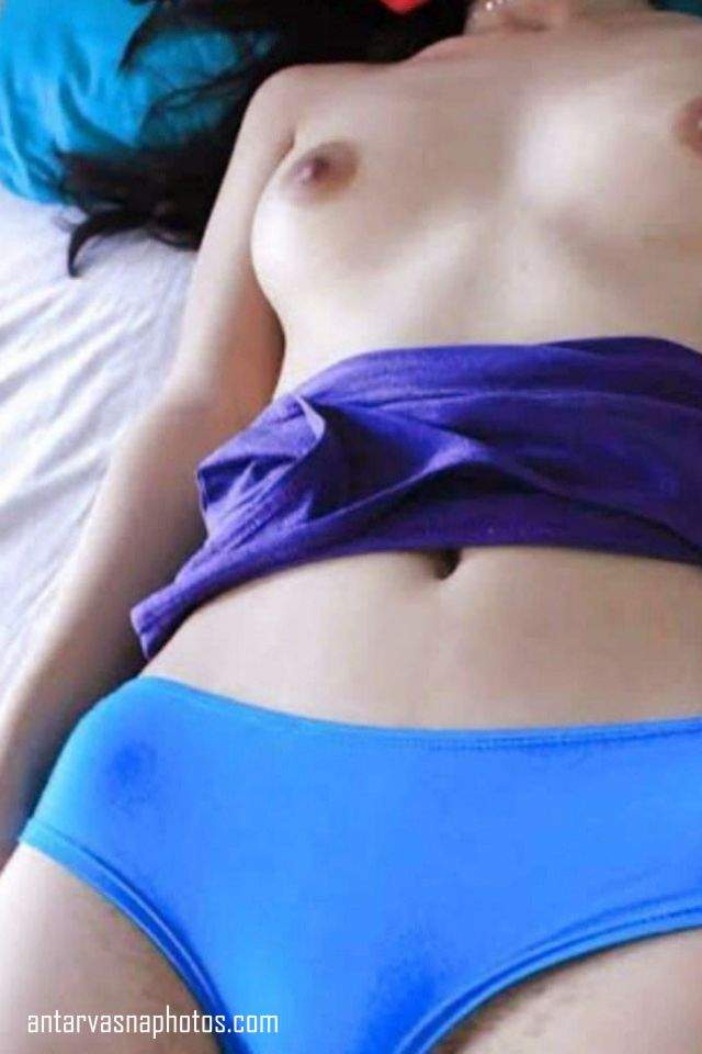 https://www.antarvasnaphotos2.com/wp-content/uploads/2020/05/letke-chudai-ko-taiyaar-panty-me-desi-girl.jpg