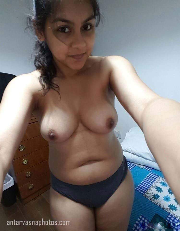 https://www.antarvasnaphotos2.com/wp-content/uploads/2020/05/sexy-college-girl-nikita-nude-selfie.jpg