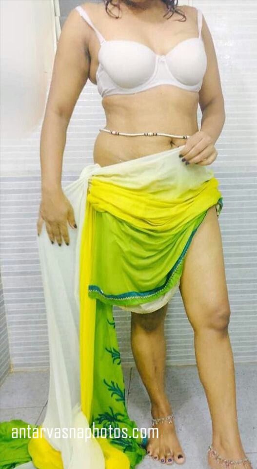 https://www.antarvasnaphotos2.com/wp-content/uploads/2020/06/Bihari-bhabhi-is-in-bra.jpg