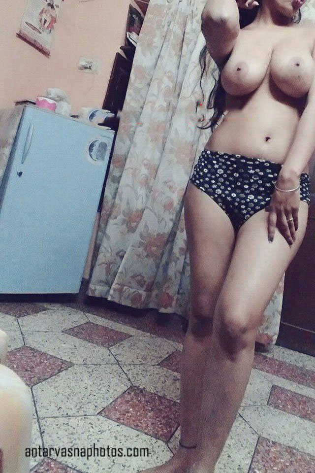 https://www.antarvasnaphotos2.com/wp-content/uploads/2020/06/Desi-girl-ke-boobs-ki-photo.jpg