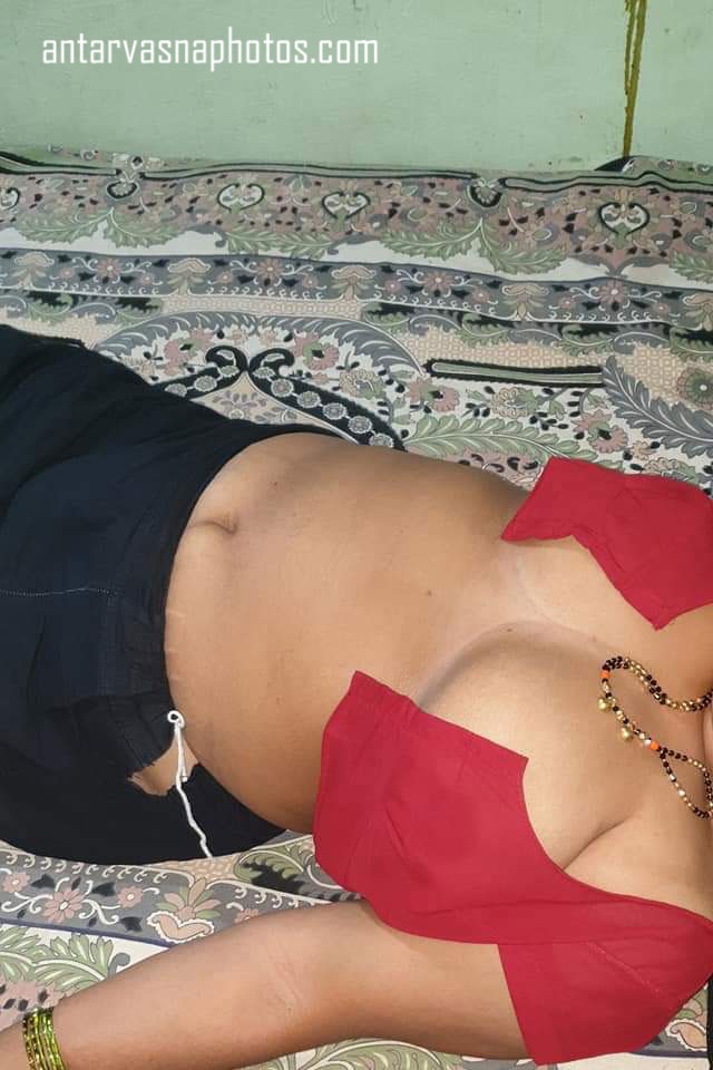 https://www.antarvasnaphotos2.com/wp-content/uploads/2020/06/Kanika-bhabhi-ke-boobs.jpg