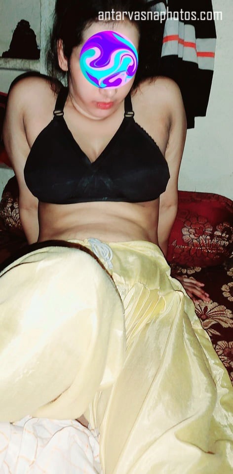 https://www.antarvasnaphotos2.com/wp-content/uploads/2020/06/Kiran-bhabhi-ki-bra-wali-photo.jpg