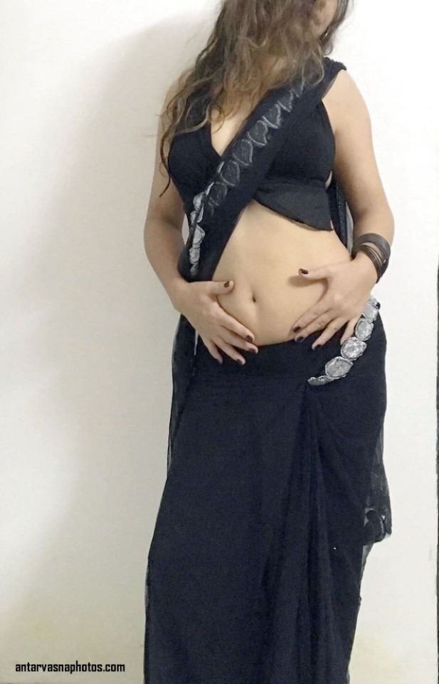 https://www.antarvasnaphotos2.com/wp-content/uploads/2020/06/apni-flat-tummy-ko-dikhati-bhabhi.jpg