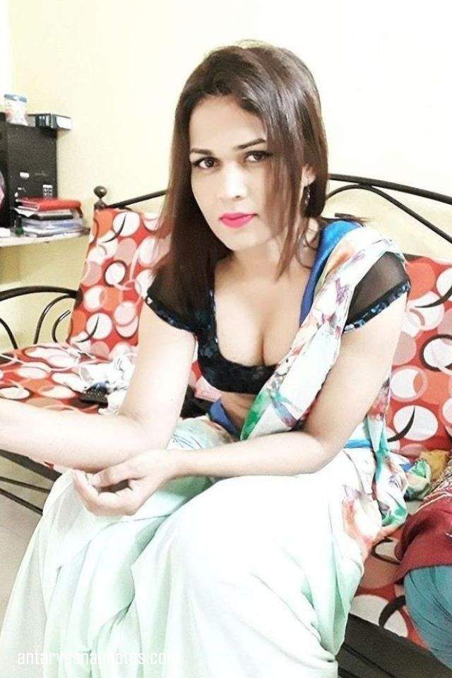 https://www.antarvasnaphotos2.com/wp-content/uploads/2020/06/aunty-ke-boobs-blouse-me.jpg