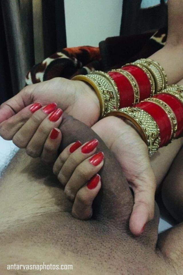 https://www.antarvasnaphotos2.com/wp-content/uploads/2020/06/couple-ki-chudai-me-aunty-laude-ko-sahlati.jpg