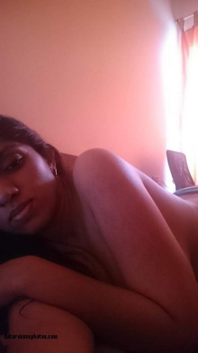 https://www.antarvasnaphotos2.com/wp-content/uploads/2020/06/cute-desi-girl-bf-ke-upar-leti-hai.jpg