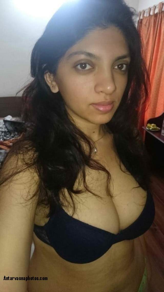 https://www.antarvasnaphotos2.com/wp-content/uploads/2020/06/cute-desi-girl-sirf-bra-me.jpg