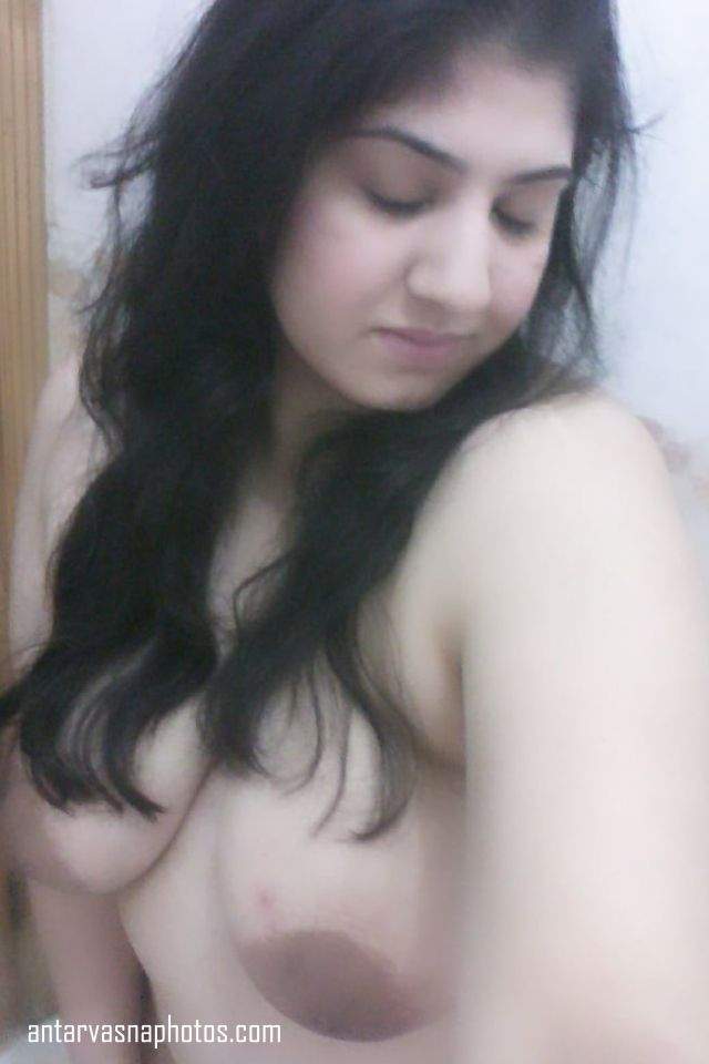 https://www.antarvasnaphotos2.com/wp-content/uploads/2020/06/hot-aunty-ki-boobs-dikhati-sarmati.jpg